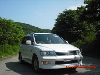1997 Mitsubishi Chariot Grandis Pictures
