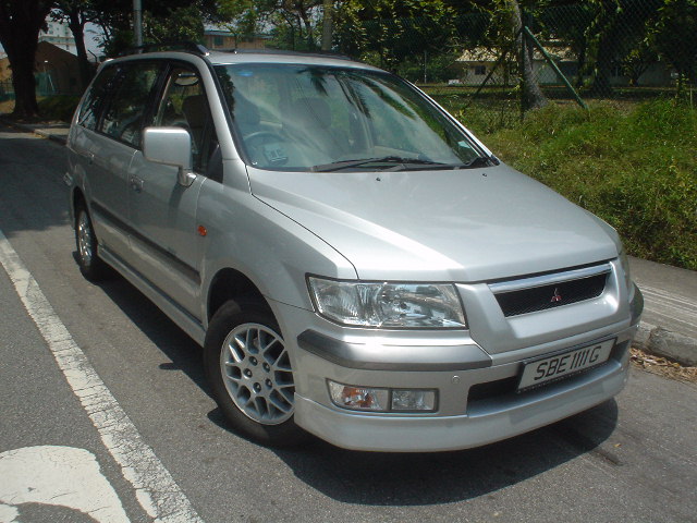 2001 Mitsubishi Chariot Grandis Pictures