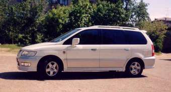2002 Mitsubishi Chariot Grandis Pictures