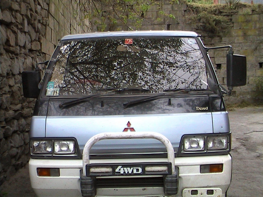 1990 Mitsubishi Delica Photos