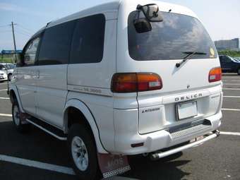 1995 Mitsubishi Delica Pictures