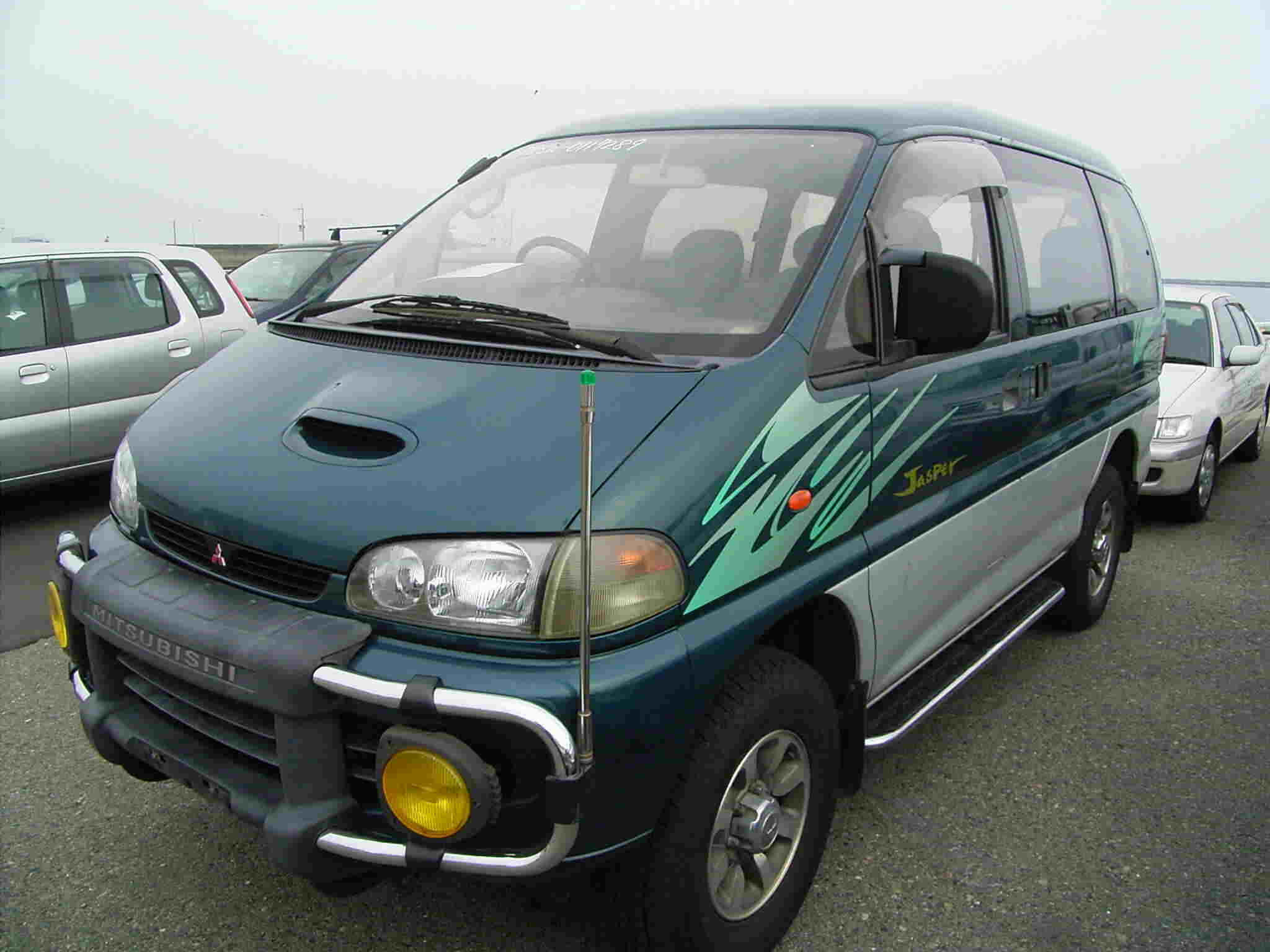 1996 Mitsubishi Delica Images