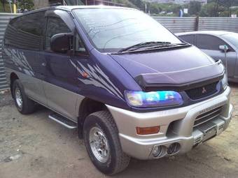 1999 Mitsubishi Delica Photos