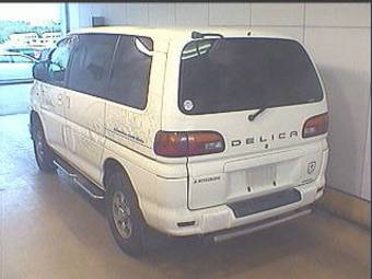 2000 Mitsubishi Delica Pictures