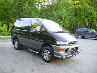 2000 Mitsubishi Delica Photos