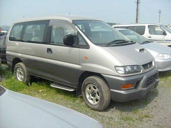 2000 Mitsubishi Delica Photos
