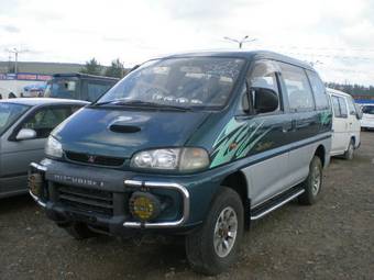 2000 Mitsubishi Delica Pictures