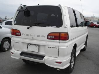 2001 Mitsubishi Delica Pics