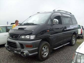 2001 Mitsubishi Delica Pictures