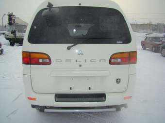 2002 Mitsubishi Delica Photos
