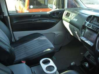 2005 Mitsubishi Delica Pics