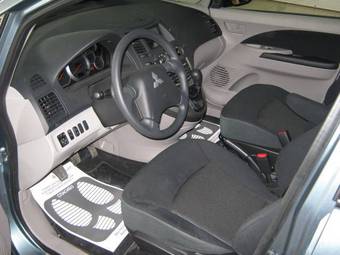 2009 Mitsubishi Grandis For Sale