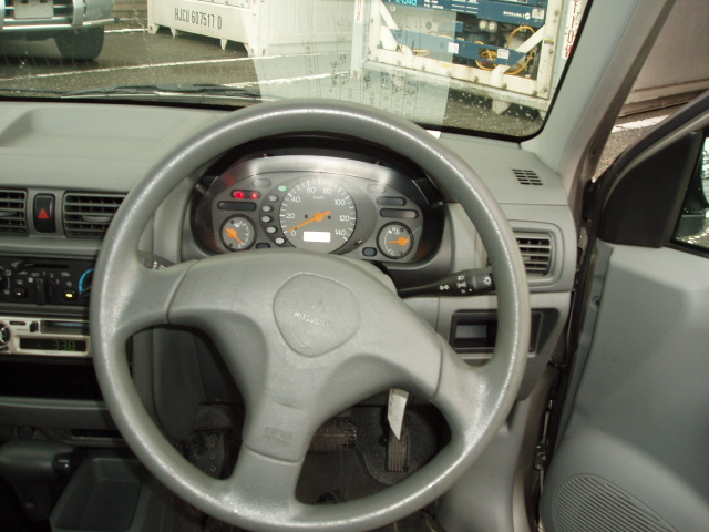 2001 Mitsubishi Minica Pics