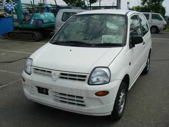 2004 Mitsubishi Minica Pictures