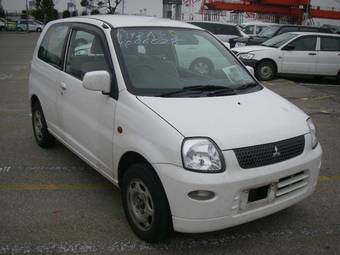 2005 Mitsubishi Minica Images