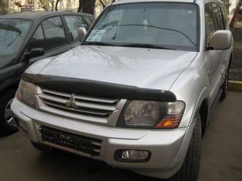 2002 Mitsubishi Montero Photos