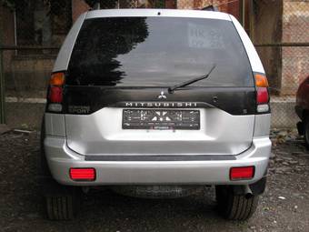 2002 Mitsubishi Montero Sport Pictures