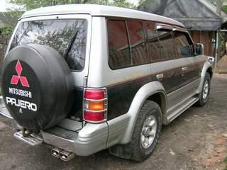1996 Mitsubishi Pajero Pictures
