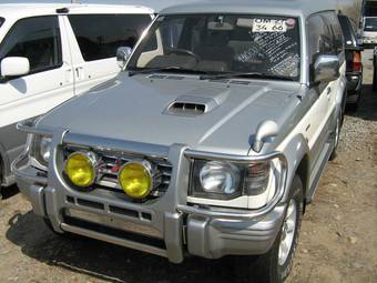 1997 Mitsubishi Pajero Pictures