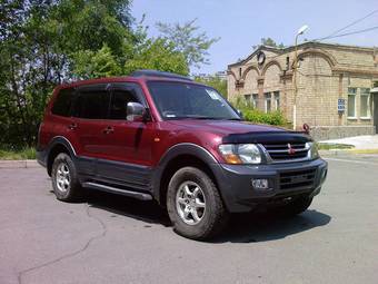 1999 Mitsubishi Pajero Photos