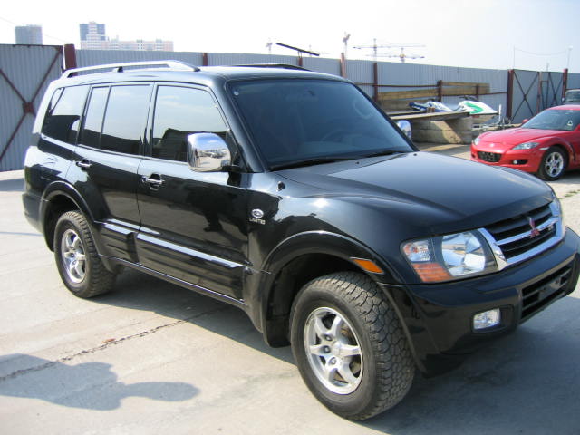 2000 Mitsubishi Pajero Images