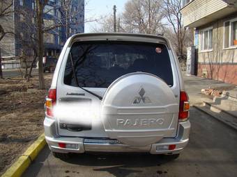 2000 Mitsubishi Pajero Pictures
