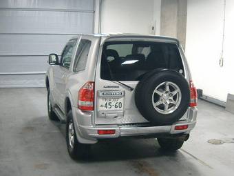 2002 Mitsubishi Pajero Pics