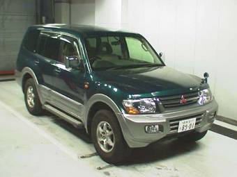 2002 Mitsubishi Pajero Photos