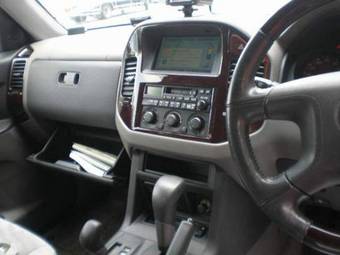 2002 Mitsubishi Pajero Images