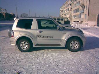 2003 Mitsubishi Pajero Photos