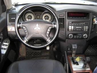 2007 Mitsubishi Pajero Images