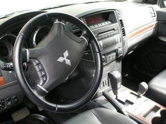 2007 Mitsubishi Pajero Photos