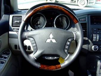 2009 Mitsubishi Pajero Pics