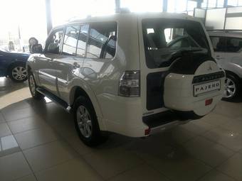 2011 Mitsubishi Pajero Photos