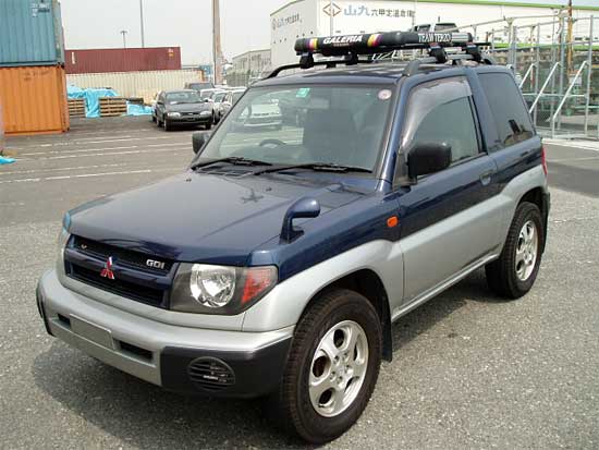 2000 Mitsubishi Pajero IO Photos