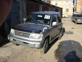 2000 Mitsubishi Pajero IO Pictures