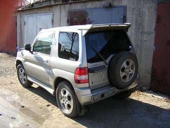 2000 Mitsubishi Pajero IO Photo