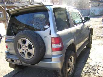 2000 Mitsubishi Pajero IO Photos