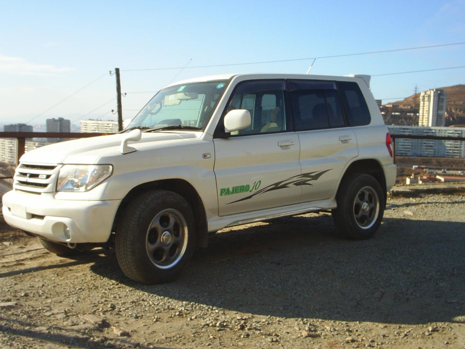 2002 Mitsubishi Pajero iO