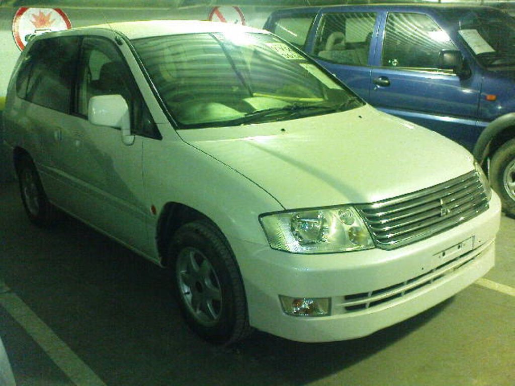 2000 Mitsubishi RVR