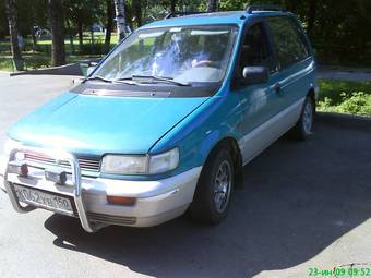 1992 Mitsubishi Space Runner Pictures