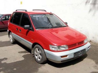 1994 Mitsubishi Space Runner Pictures