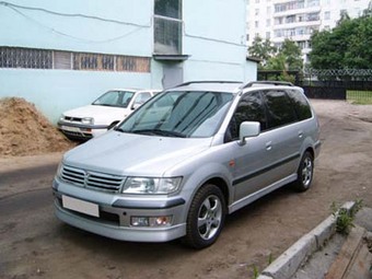 2000 Mitsubishi Space Wagon Images