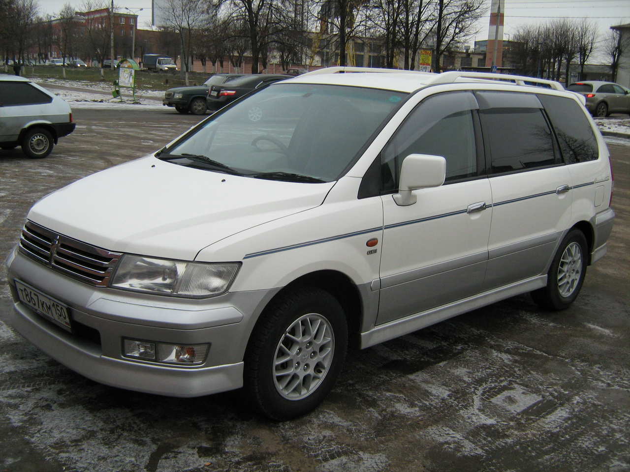 mitsubishi space wagon 
