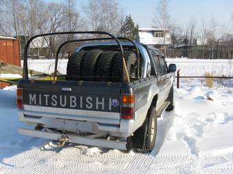 1993 Mitsubishi Strada Pictures