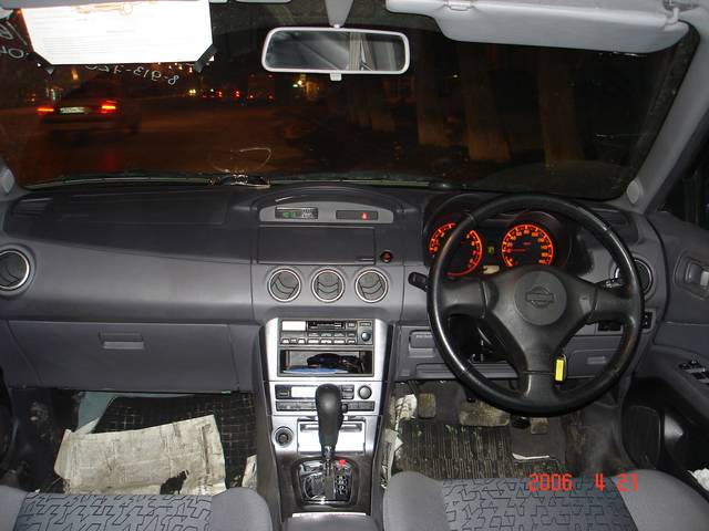 2002 Nissan Avenir Salut
