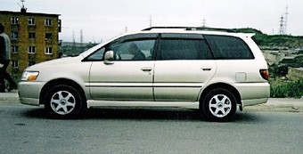 2000 Nissan Bassara Photos