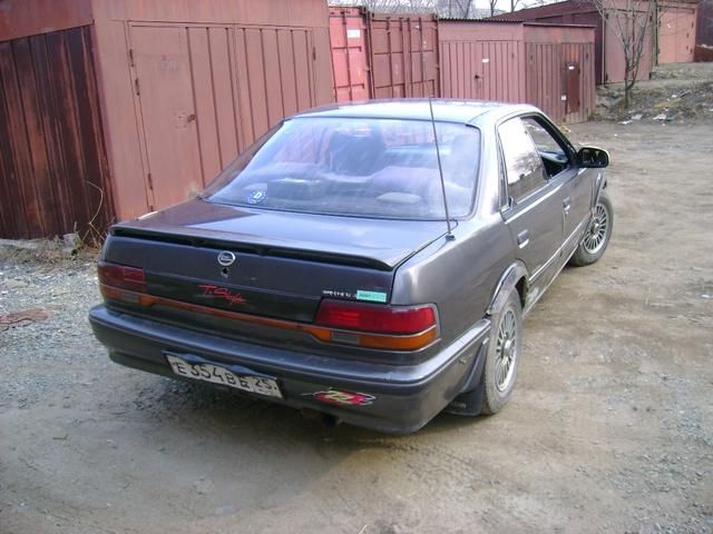 Nissan bluebird 1990 model #4