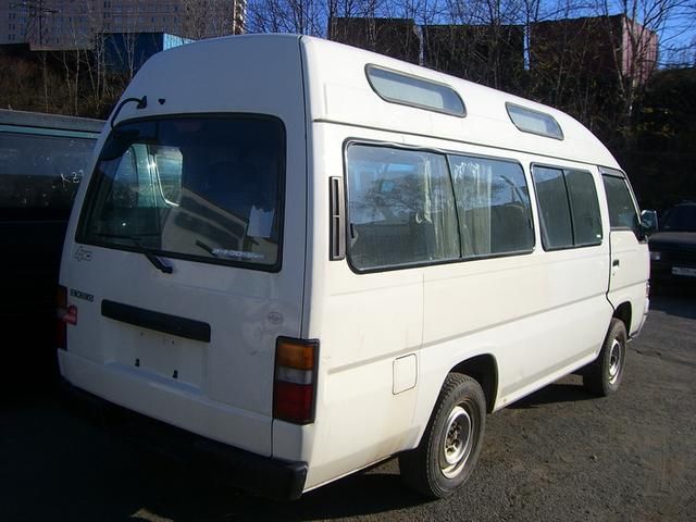 2000 Nissan Caravan