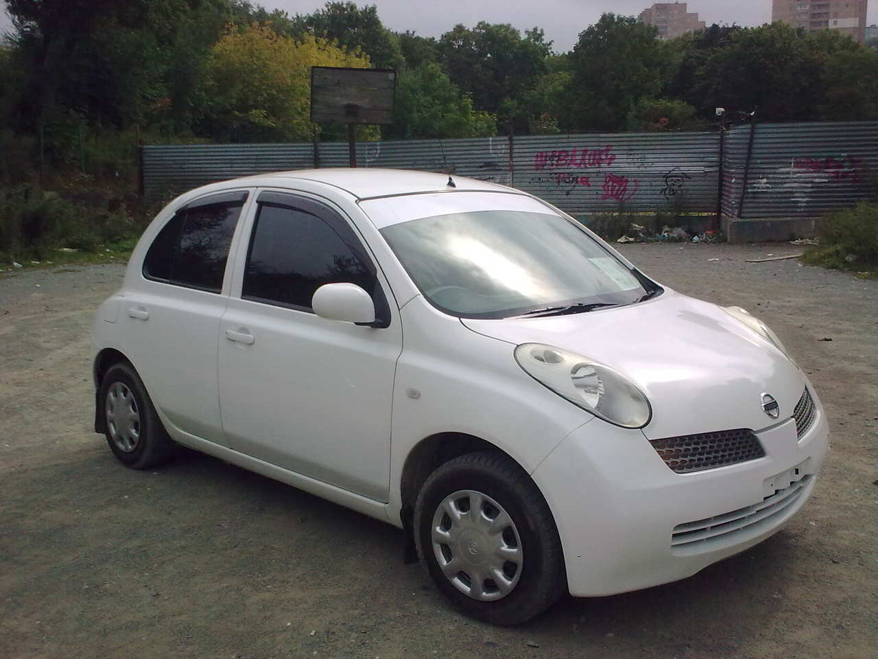 2003 Nissan march